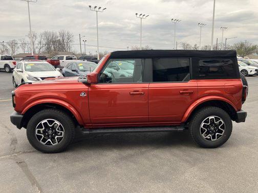 Hot Pepper Red Metallic Tinted Clearcoat 2024 Ford Bronco Outer Banks