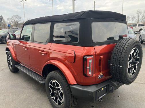 Hot Pepper Red Metallic Tinted Clearcoat 2024 Ford Bronco Outer Banks