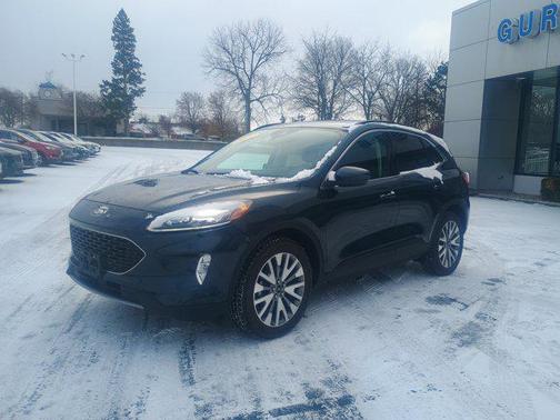 2022 Ford Escape Titanium
