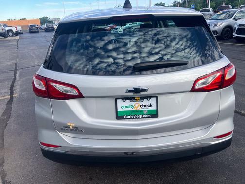 Silver Ice Metallic 2018 Chevrolet Equinox LS