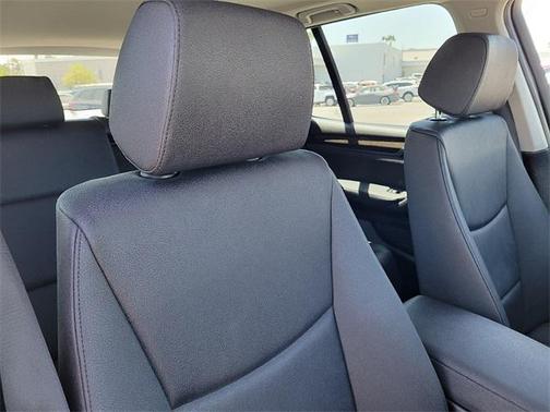 Photo 3 of 32 of 2017 BMW X3 sDrive28i