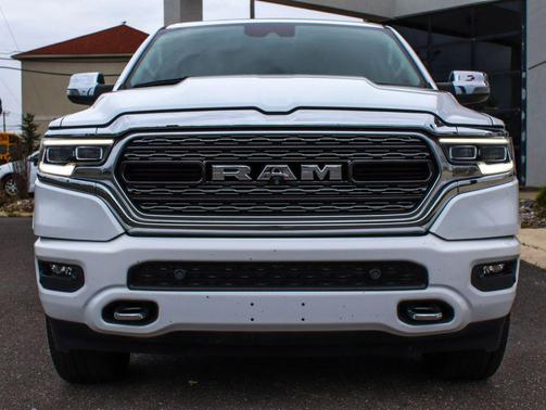 Bright White Clearcoat 2023 RAM 1500 Limited