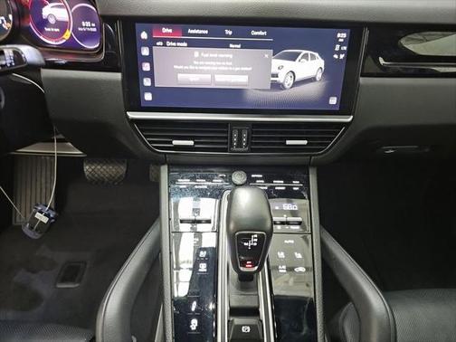 2023 Porsche Cayenne Platinum Edition