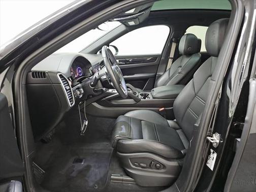 2023 Porsche Cayenne Platinum Edition