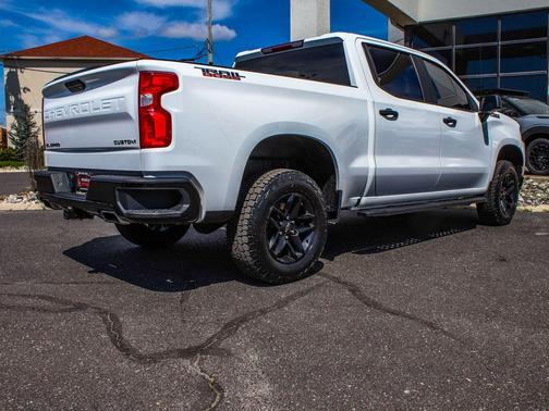 Summit White 2022 Chevrolet Silverado 1500 Limited Custom Trail Boss