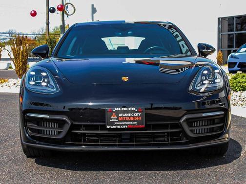2022 Porsche Panamera 4