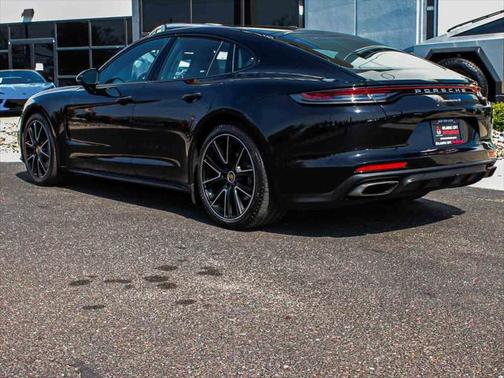 2022 Porsche Panamera 4