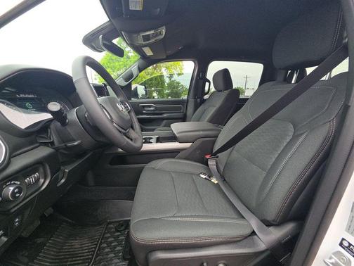 Bright White Clearcoat 2026 RAM 1500 Big Horn/Lone Star