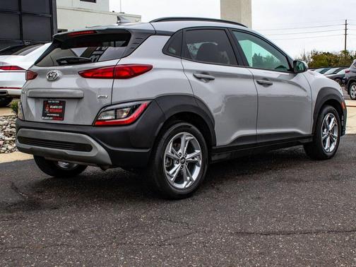 2022 Hyundai KONA SEL