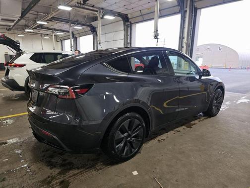 2025 Tesla Model Y Long Range Dual Motor All-Wheel Drive