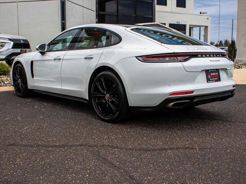 2022 Porsche Panamera 4 Platinum Edition