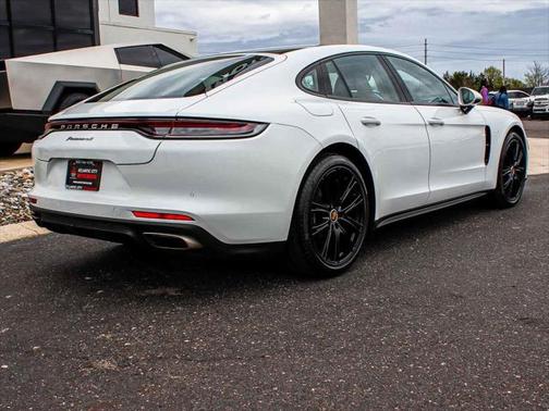 2022 Porsche Panamera 4 Platinum Edition