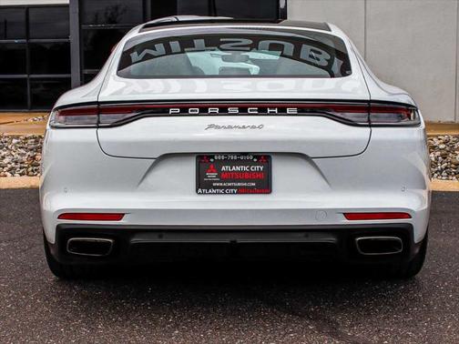 2022 Porsche Panamera 4 Platinum Edition