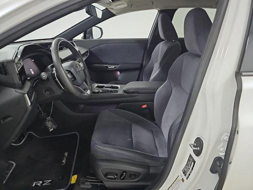 2023 Lexus RZ 450e Luxury