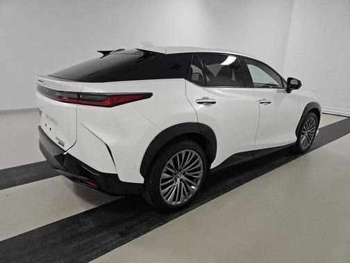 2023 Lexus RZ 450e Luxury