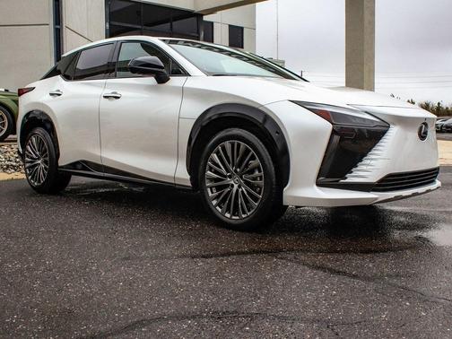 2023 Lexus RZ 450e Luxury