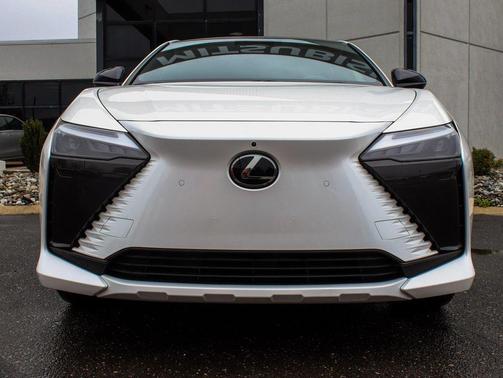 2023 Lexus RZ 450e Luxury