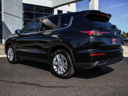 2025 Mitsubishi Outlander ES 2.5 S-AWC