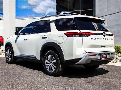 2023 Nissan Pathfinder SL 4WD