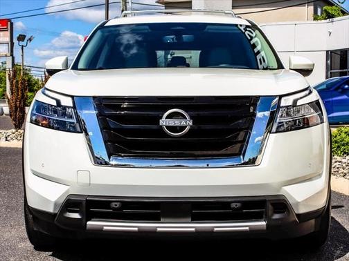 2023 Nissan Pathfinder SL 4WD