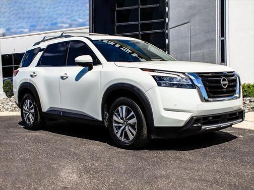 2023 Nissan Pathfinder SL 4WD