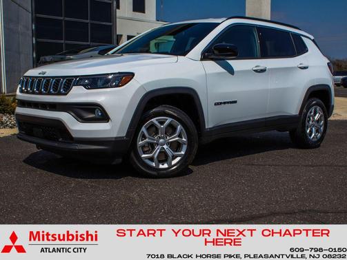 Bright White Clearcoat 2024 Jeep Compass Latitude