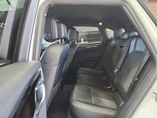 2020 Porsche Macan Base