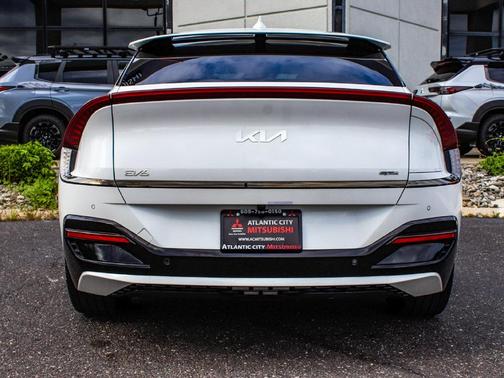 Snow White Pearl 2024 Kia EV6 GT-Line