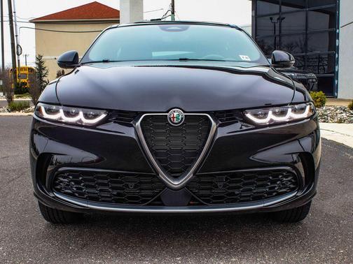 Alfa Black 2024 Alfa Romeo Tonale Ti EAWD