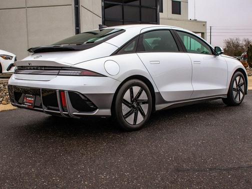 2023 Hyundai IONIQ 6 SE