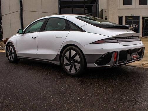 2023 Hyundai IONIQ 6 SE