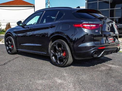2023 Alfa Romeo Stelvio Veloce AWD