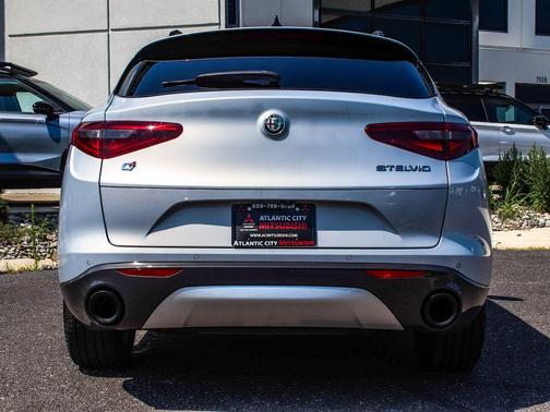 Moonlight Gray Metallic 2023 Alfa Romeo Stelvio Ti
