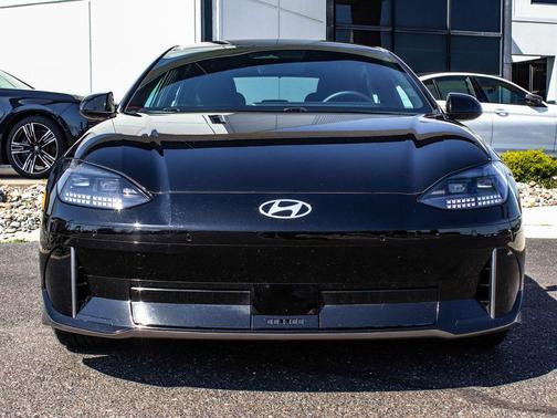 Onyx Black 2024 Hyundai IONIQ 6 SE