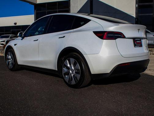 2023 Tesla Model Y Long Range Dual Motor All-Wheel Drive
