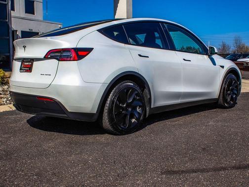 2023 Tesla Model Y Long Range Dual Motor All-Wheel Drive