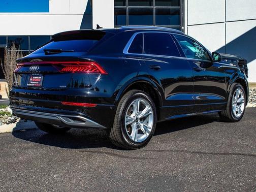 2022 Audi Q8 55 Premium Plus