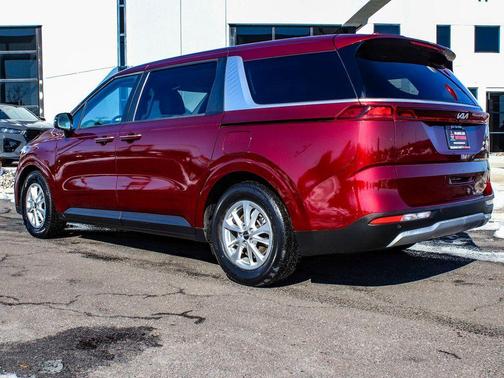 2023 Kia Carnival LX