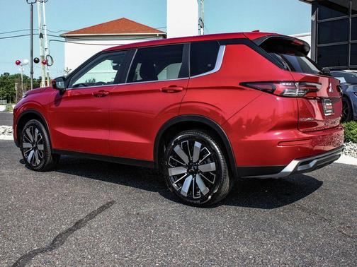 Red Diamond 2025 Mitsubishi Outlander SE S-AWC