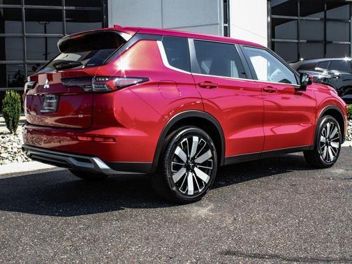 Red Diamond 2025 Mitsubishi Outlander SE S-AWC