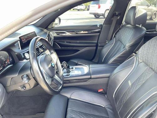 2022 BMW 750 i xDrive