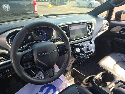 2022 Chrysler Pacifica Hybrid Touring L