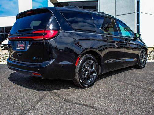 2022 Chrysler Pacifica Hybrid Touring L