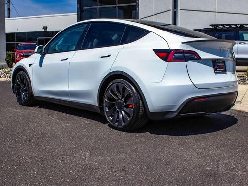 Pearl White Multi-Coat 2023 Tesla Model Y Performance Dual Motor All-Wheel Drive