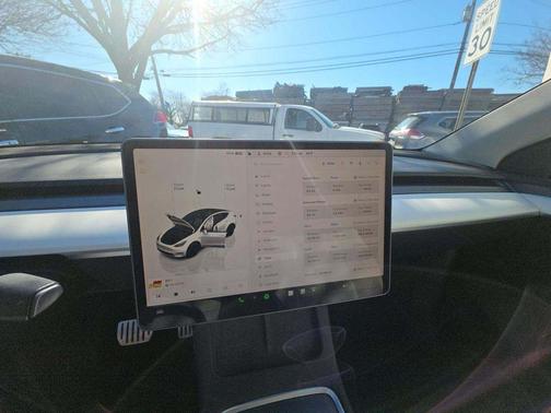 Pearl White Multi-Coat 2023 Tesla Model Y Performance Dual Motor All-Wheel Drive