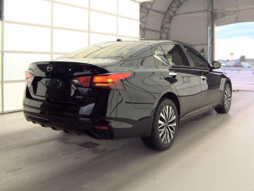 Super Black 2024 Nissan Altima 2.5 SV