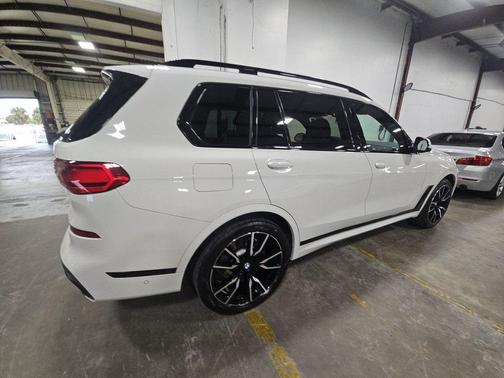 2022 BMW X7 xDrive40i
