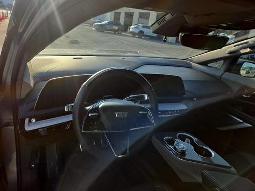 2025 Cadillac OPTIQ Luxury 1 AWD