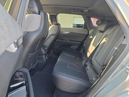 2025 Cadillac OPTIQ Luxury 1 AWD