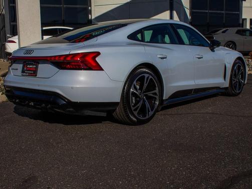 2024 Audi e-tron GT Premium Plus quattro